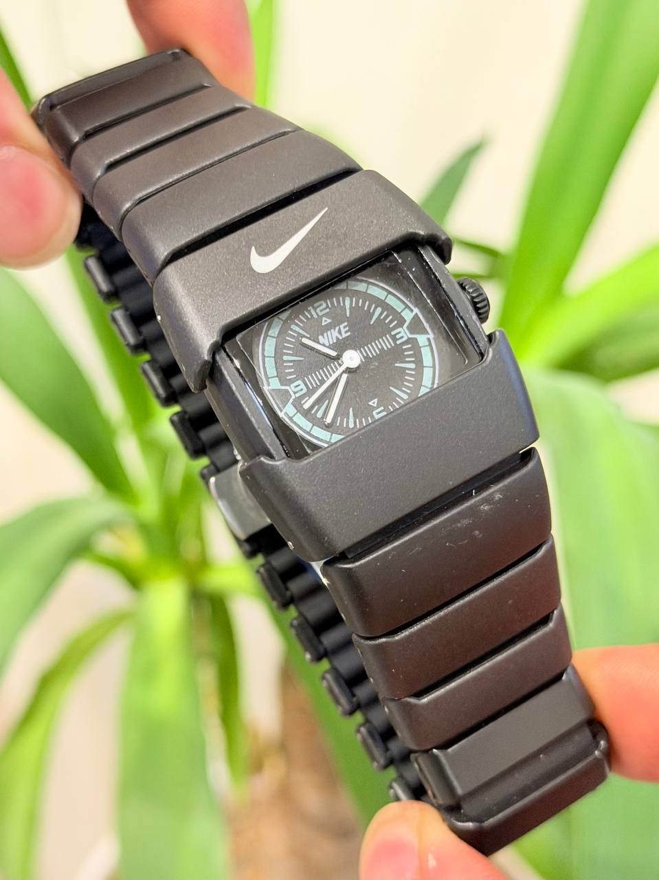 ساعت مچی اسپورت کربنی پشت پیچ مارک nike